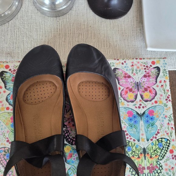 Black Kenneth Cole Shoe - Picture 3 of 4